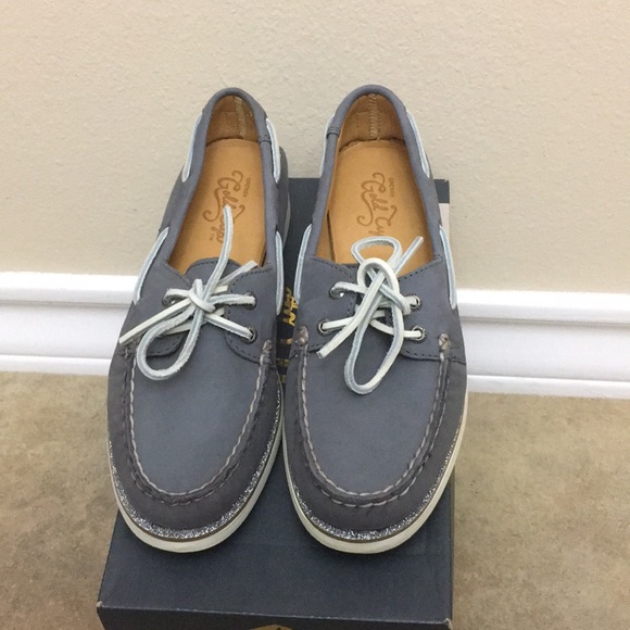 Shoes - Picture 3 of 4